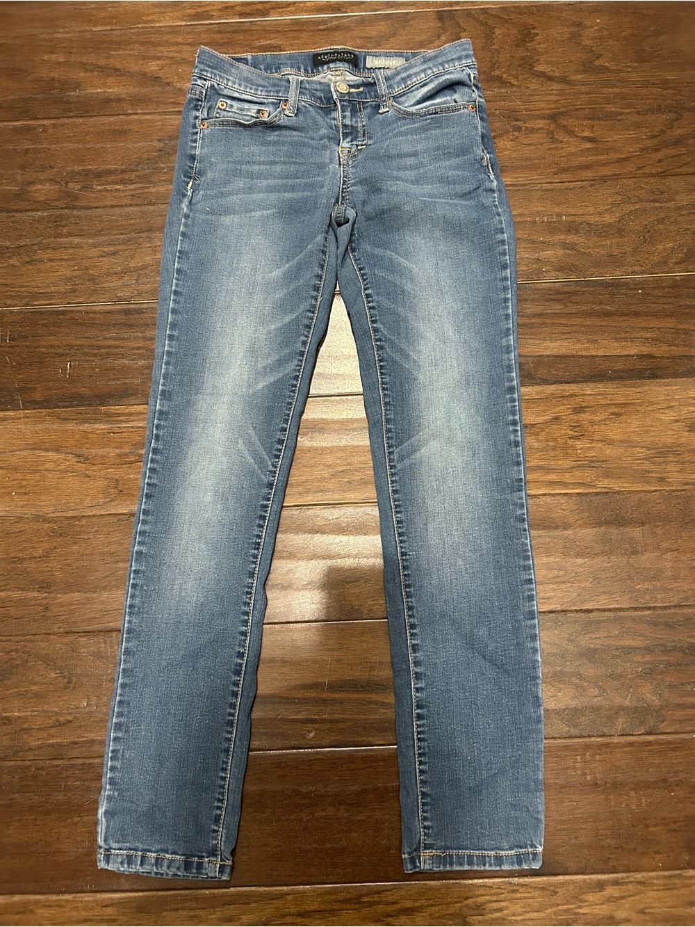 Aeropostale Women's Skinny Jeans in Light Blue Wash